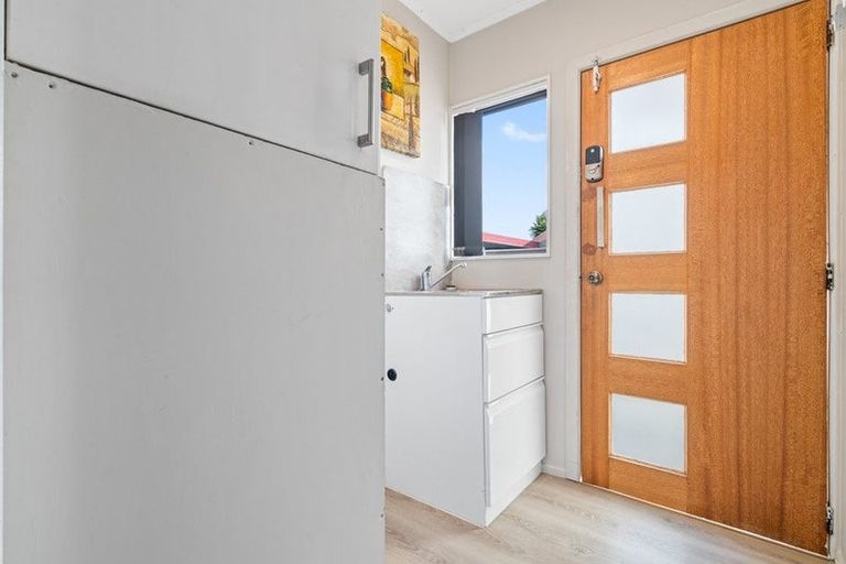 Photo of property in 2/24 Norrie Smith Avenue, Flat Bush, Auckland, 2023