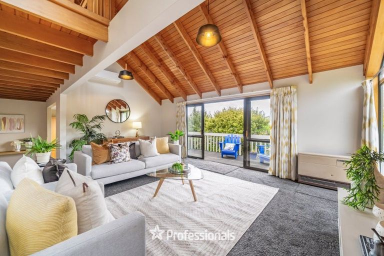 Photo of property in 6 Cassis Place, Crofton Downs, Wellington, 6035