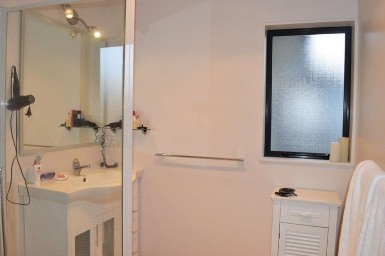 Photo of property in 28 Ian Peter Way, Otaki, 5512