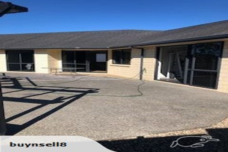 Photo of property in 111 Roberta Crescent, Orewa, 0931