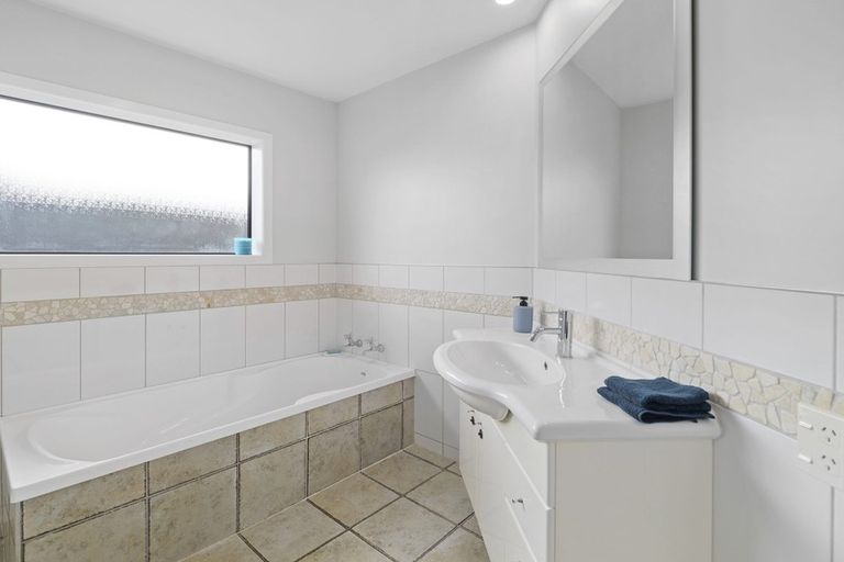 Photo of property in 1/29 Raines Avenue, Forrest Hill, Auckland, 0620