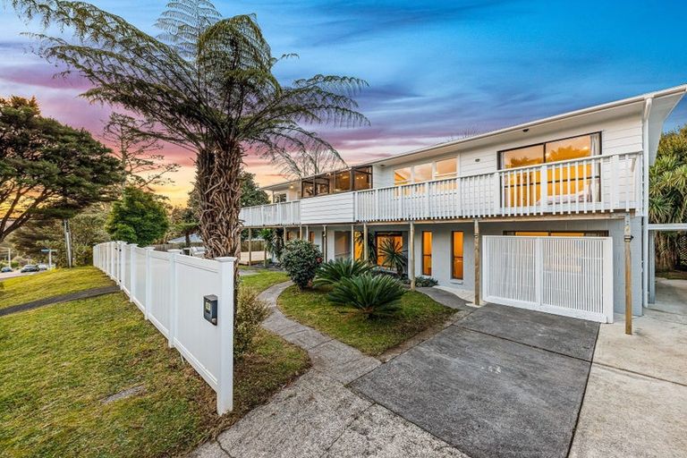 Photo of property in 18 Outlook Road, Greenhithe, Auckland, 0632