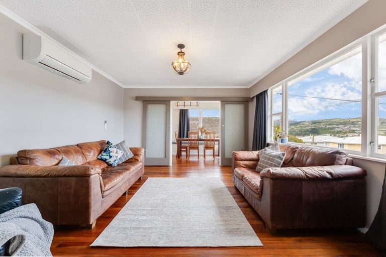 Photo of property in 39 Saint Johns Terrace, Tawa, Wellington, 5028