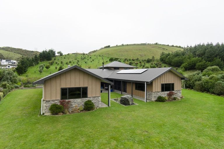 Photo of property in 104 Bing Lucas Drive, Tawa, Wellington, 5028