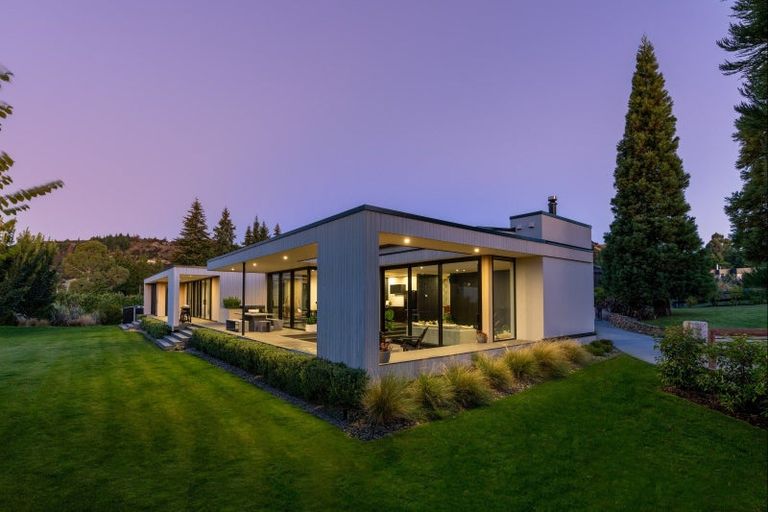 Photo of property in 1 Mcrae Rise, Wanaka, 9305