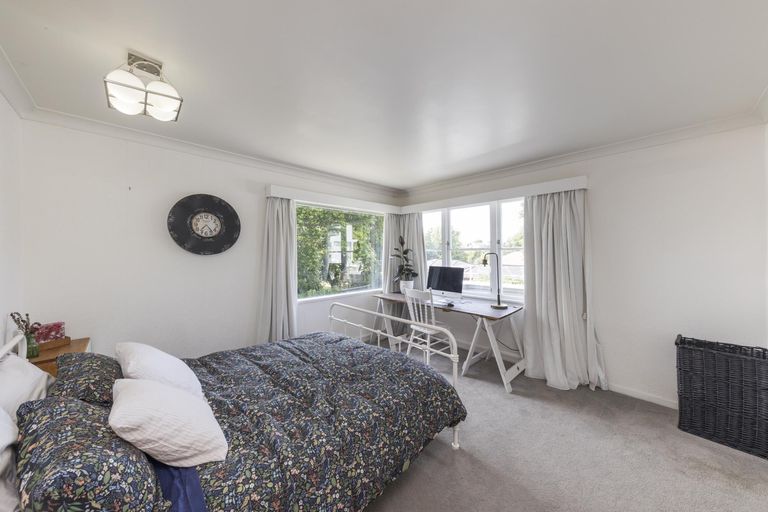 Photo of property in 546 Featherston Street, Roslyn, Palmerston North, 4414