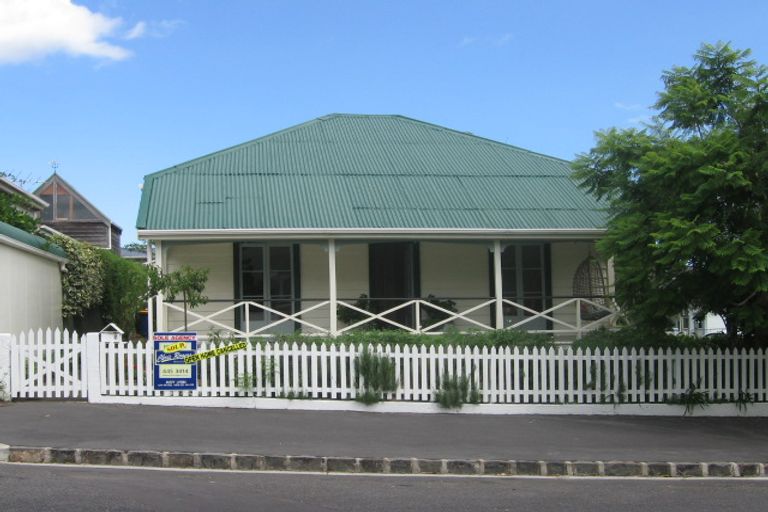 Photo of property in 7 Hastings Parade, Devonport, Auckland, 0624