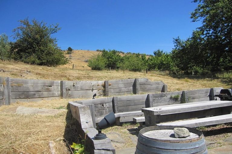 Photo of property in Rowan Cottage, 1674 Saint Bathans Loop Road, Saint Bathans, 9386