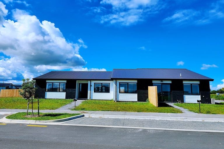 Photo of property in 3 Korowhiti Road, Clarks Beach, 2122