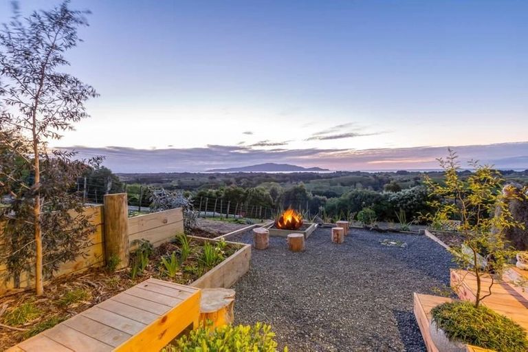 Photo of property in 221 Huia Street, Waikanae, 5391