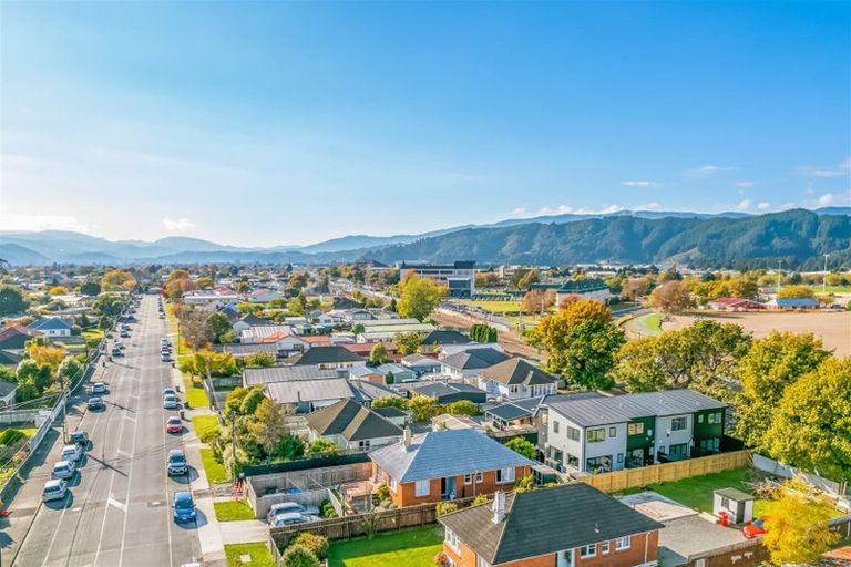 Photo of property in 24c Palmer Crescent, Silverstream, Upper Hutt, 5019