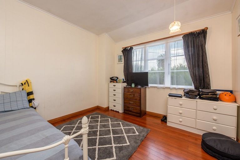 Photo of property in 43 Aotaki Street, Otaki, 5512