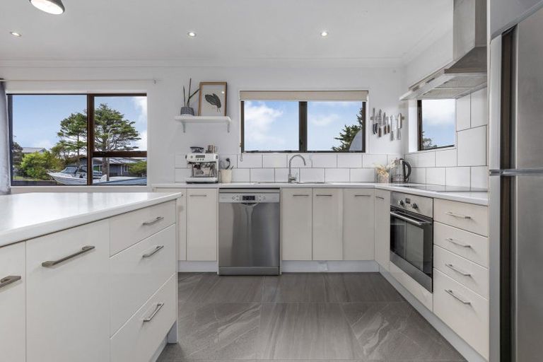 Photo of property in 32 Thimble Lane, Whitby, Porirua, 5024