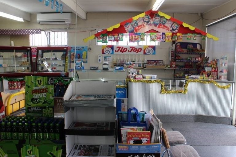 Photo of property in Terrace Stores, 29 Royal Terrace, Alexandra, 9320