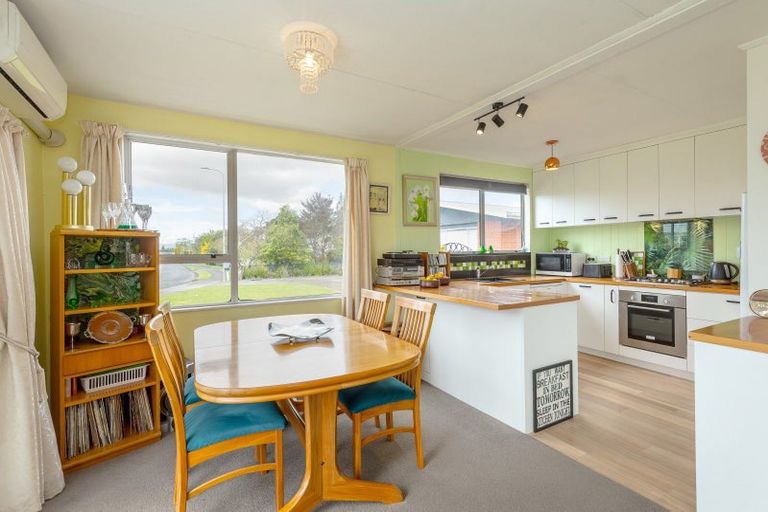 Photo of property in 2 Hornsby Street, Carterton, 5713