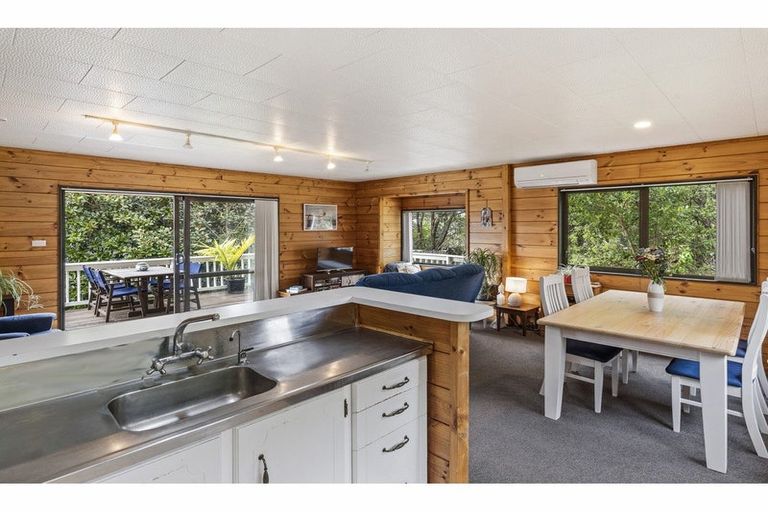 Photo of property in 9 Inca Place, Snells Beach, 0920