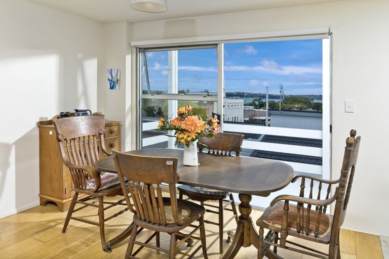 Photo of property in 5/66 Victoria Road, Devonport, Auckland, 0624