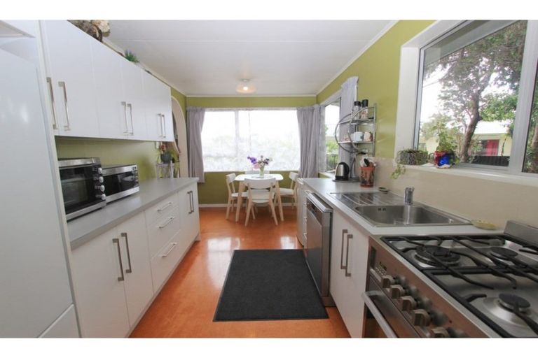 Photo of property in 38 Holdaway Street, Riversdale, Blenheim, 7201