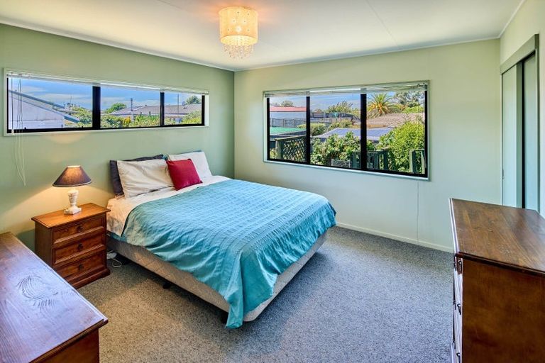 Photo of property in 8 Ross Grove, Paraparaumu, 5032