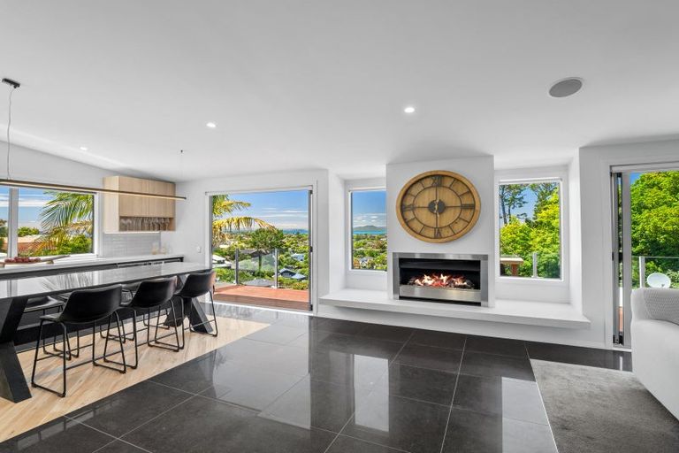 Photo of property in 282 Glamorgan Drive, Northcross, Auckland, 0630