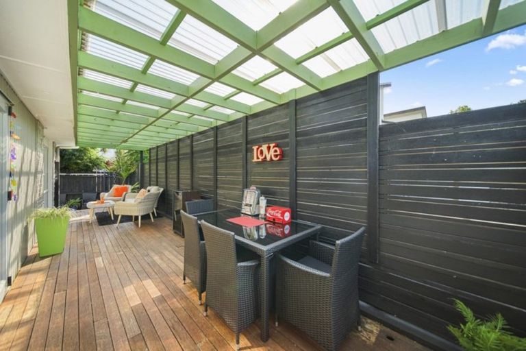 Photo of property in 13 Bradbury Road, Botany Downs, Auckland, 2010