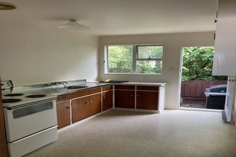 Photo of property in 4/210 Newlands Road, Newlands, Wellington, 6037