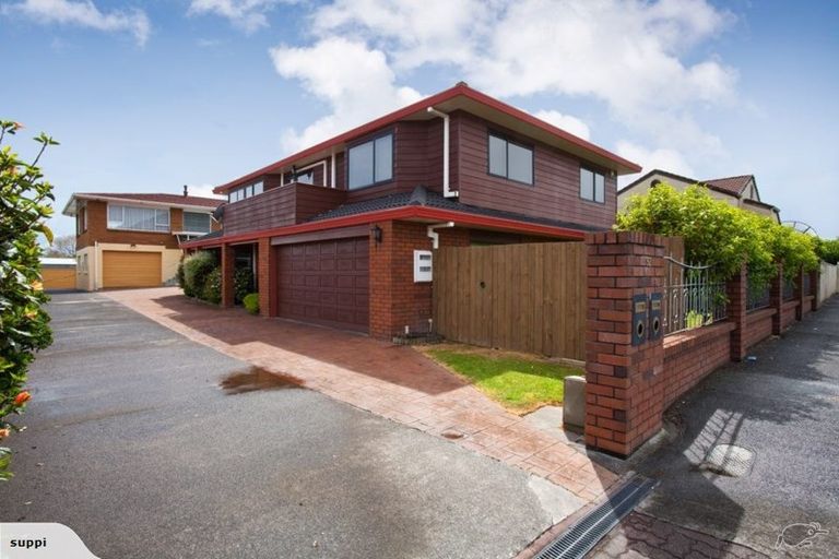 Photo of property in 2/92 Saint Lukes Road, Sandringham, Auckland, 1025