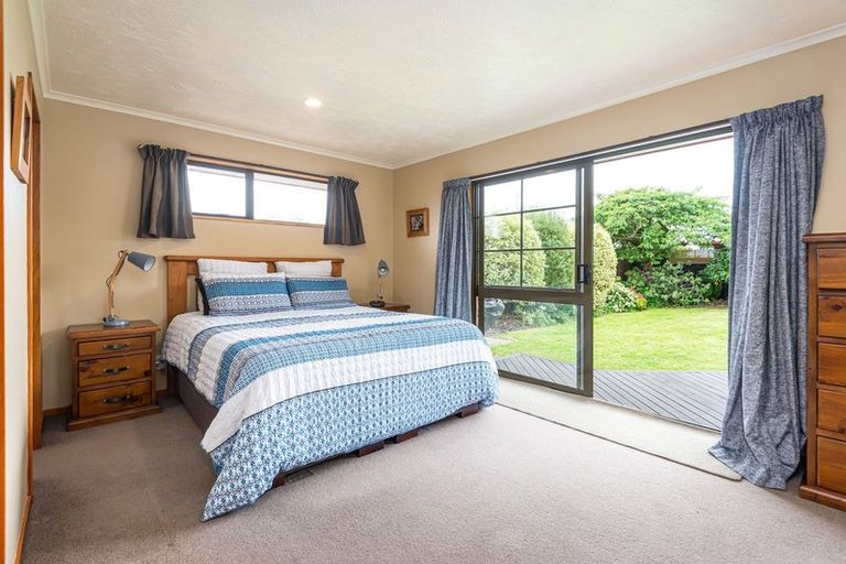 Photo of property in 8 Goodall Place, Redwood, Christchurch, 8051