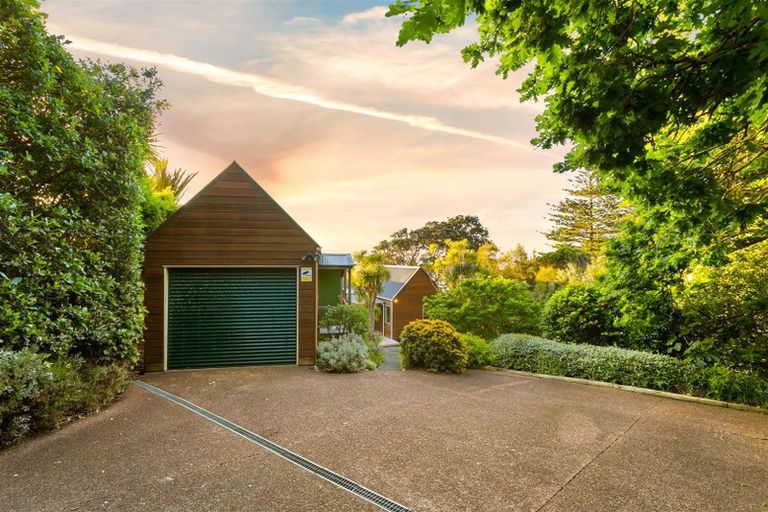 Photo of property in 28 Edwin Mitchelson Road, Muriwai, Waimauku, 0881