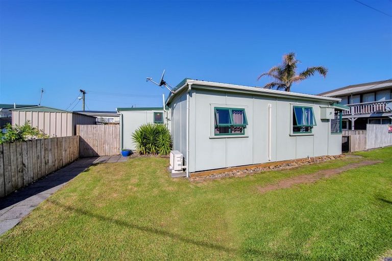 Photo of property in 59 Fifth Avenue, Urenui, 4377