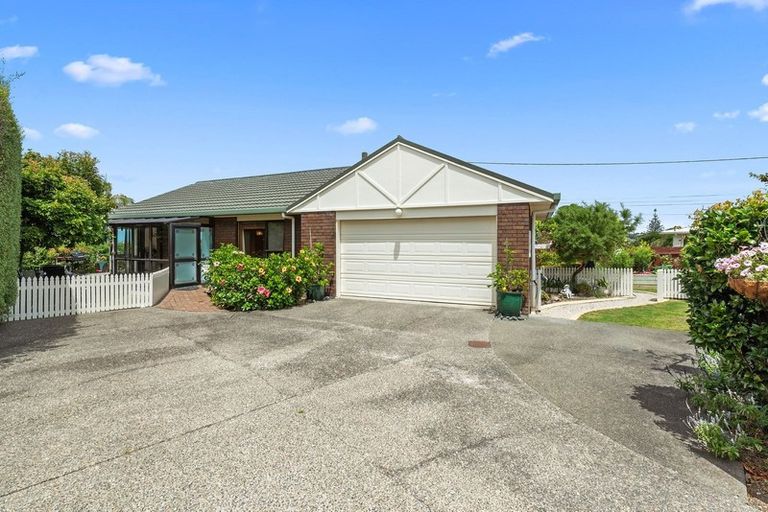 Photo of property in 2/2 Law Street, Torbay, Auckland, 0630