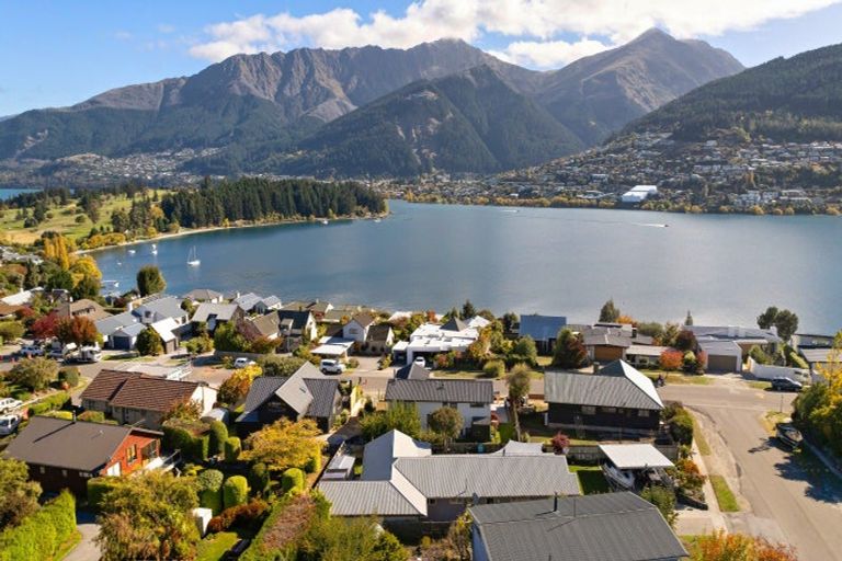 Photo of property in 1 Kelvin Place, Kelvin Heights, Queenstown, 9300