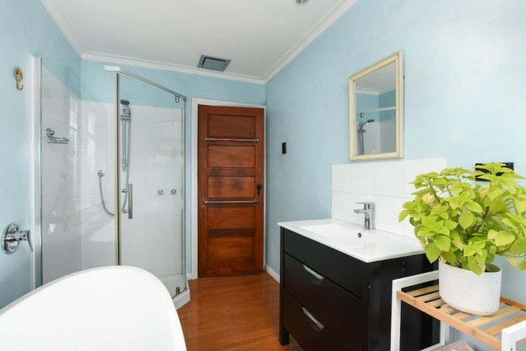 Photo of property in 28 Athol Place, Ravensbourne, Dunedin, 9022