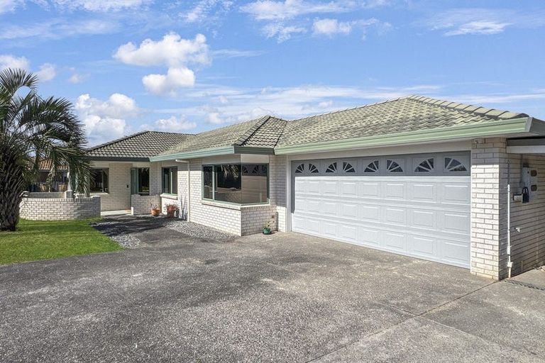Photo of property in 53 Kath Hopper Drive, Orewa, 0931