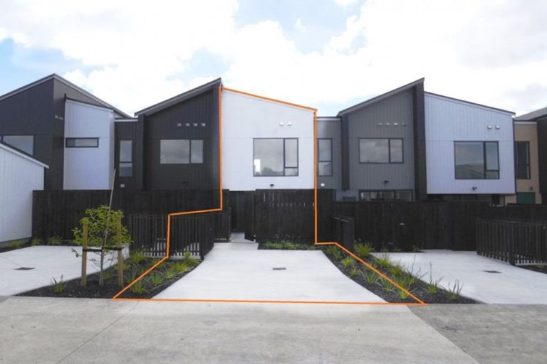 Photo of property in 18 Walter Merton Road, Hobsonville, Auckland, 0616