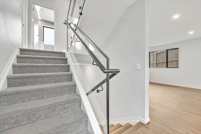 Photo of property in 29d Rotoiti Avenue, Pakuranga Heights, Auckland, 2010