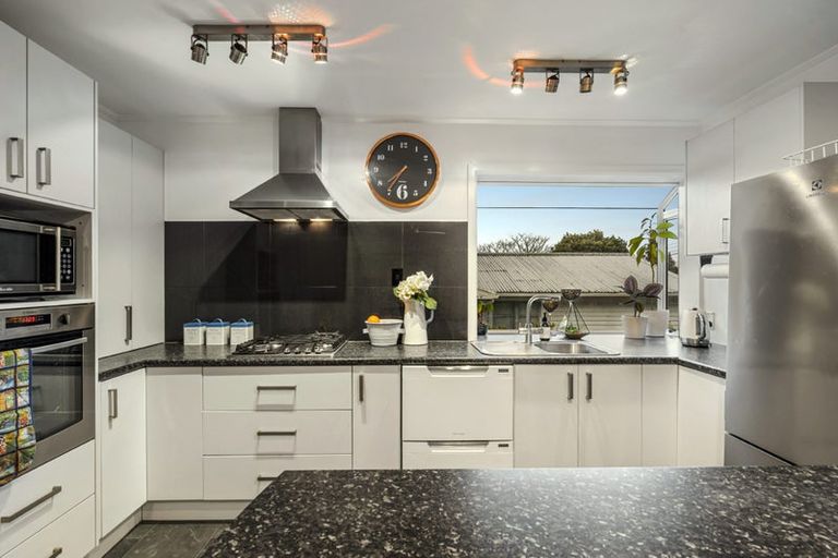 Photo of property in 2/36a Salisbury Road, Birkdale, Auckland, 0626