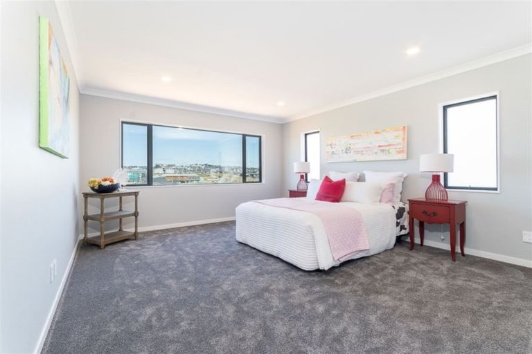 Photo of property in 15 Tawatawa Street, Long Bay, Auckland, 0630