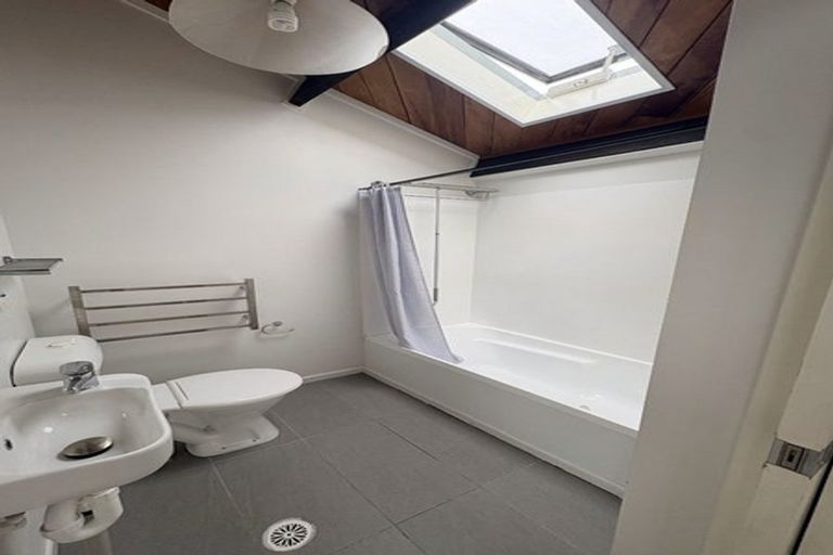 Photo of property in Metro Apartments, 21/220 Thorndon Quay, Pipitea, Wellington, 6011