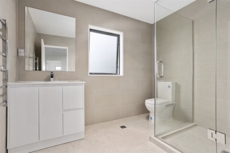 Photo of property in 4225b Great North Road, Glendene, Auckland, 0602