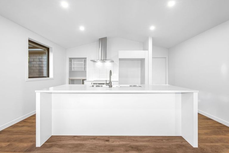 Photo of property in 2 Kahurangi Road, Halswell, 8025