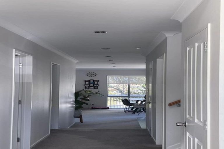 Photo of property in 30 Namsan Close, Fairview Heights, Auckland, 0632