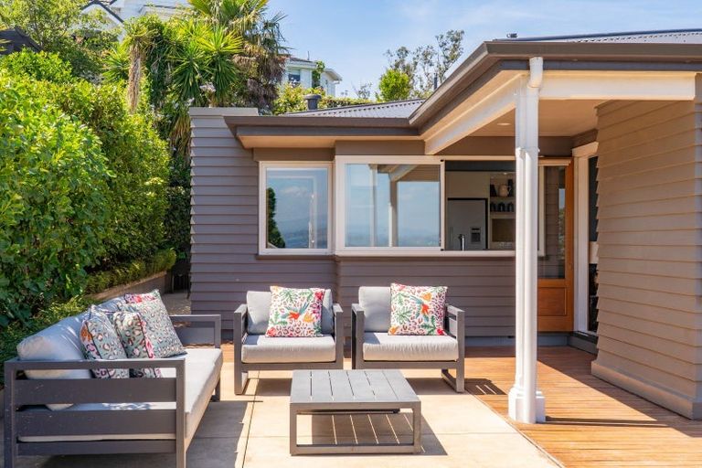 Photo of property in 135 Thompson Road, Bluff Hill, Napier, 4110