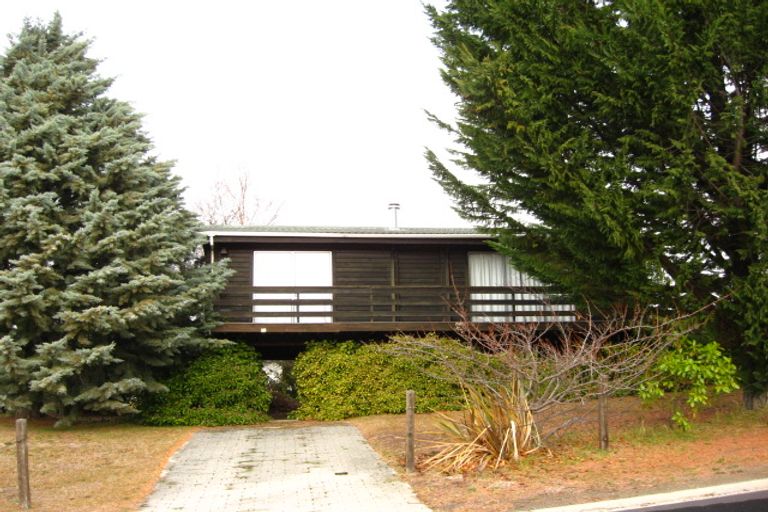 Photo of property in 16 Reid Crescent, Arrowtown, 9302