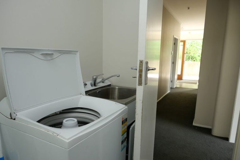 Photo of property in 70 Kelburn Parade, Kelburn, Wellington, 6012