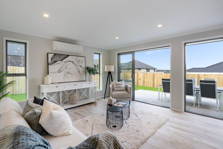 Photo of property in 18 Sam Heywood Place, Pyes Pa, Tauranga, 3112