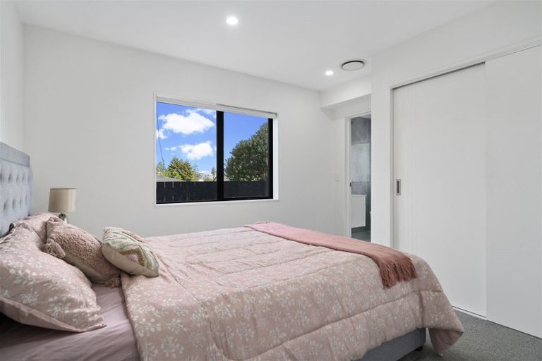 Photo of property in 7a Halcombe Place, Green Bay, Auckland, 0604