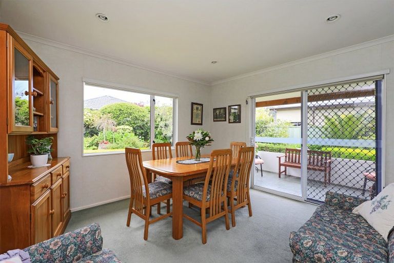 Photo of property in 9 Malbec Way, Greenmeadows, Napier, 4112