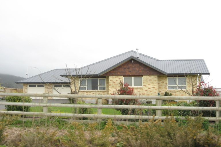 Photo of property in 126 Wairau Road, Oakura, 4314