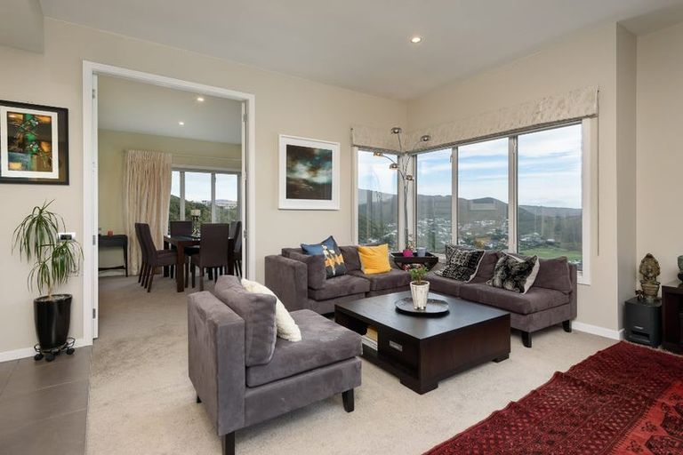 Photo of property in 8 Mewburn Rise, Karori, Wellington, 6012
